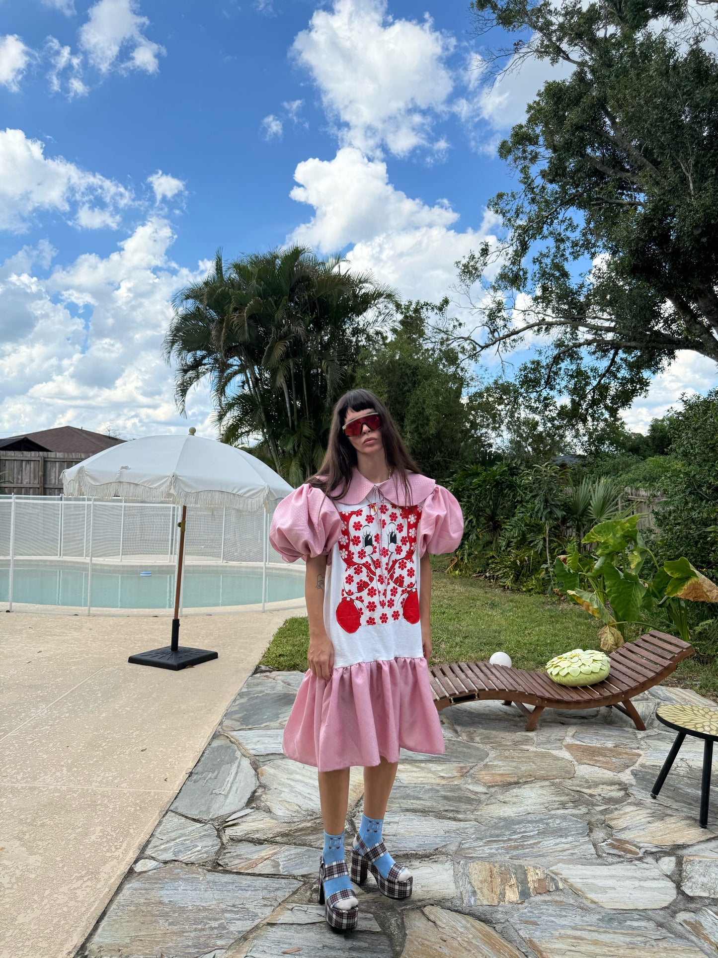 The sleep dress 2.0 in pink elephant