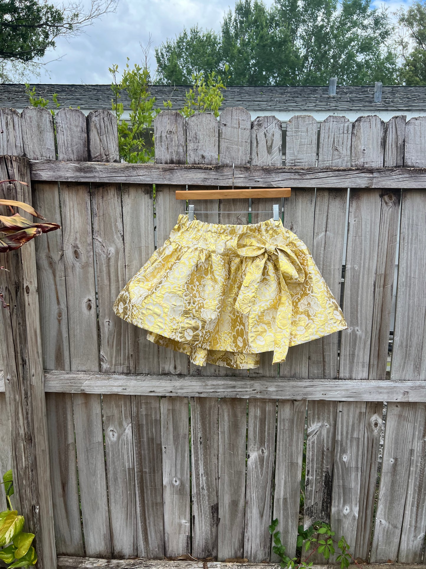 The summer skirt in yellow gold