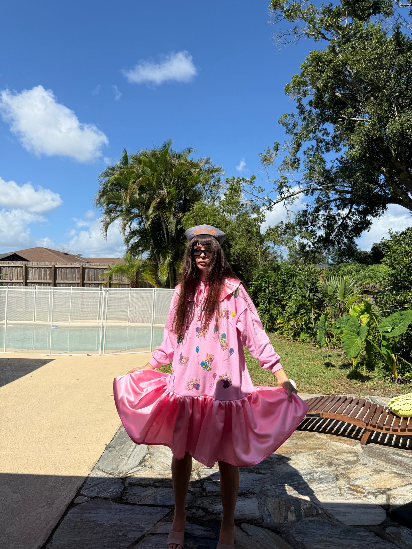 The sweatshirt dress in pepto